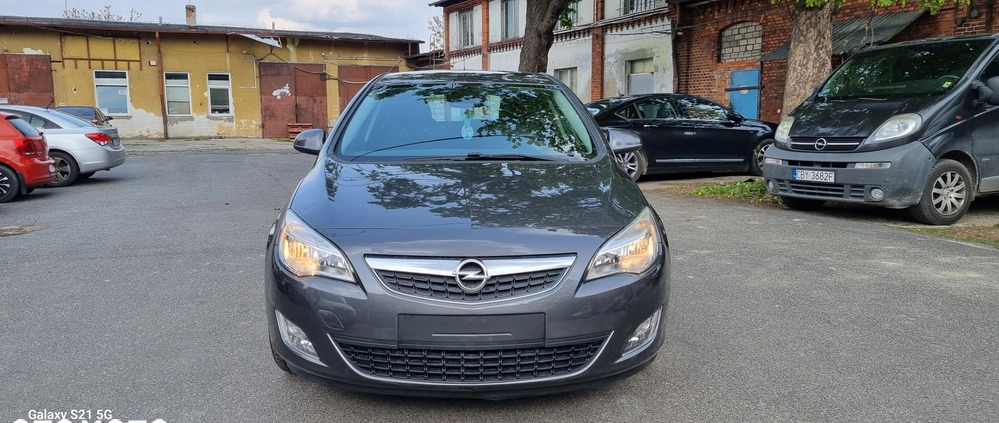 Opel Astra cena 27300 przebieg: 134500, rok produkcji 2011 z Bydgoszcz małe 301